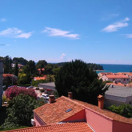 Nadia Seaview *