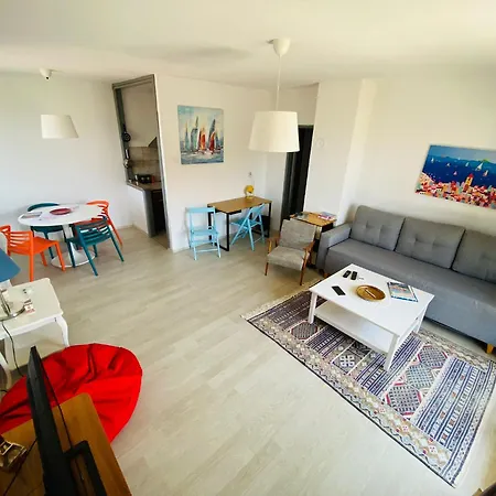 Nadia Seaview Apartment *